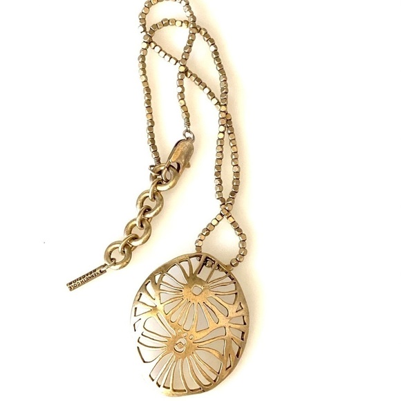 Kenneth Cole Reaction Necklace Pale Matte Gold Tone - Picture 8 of 8